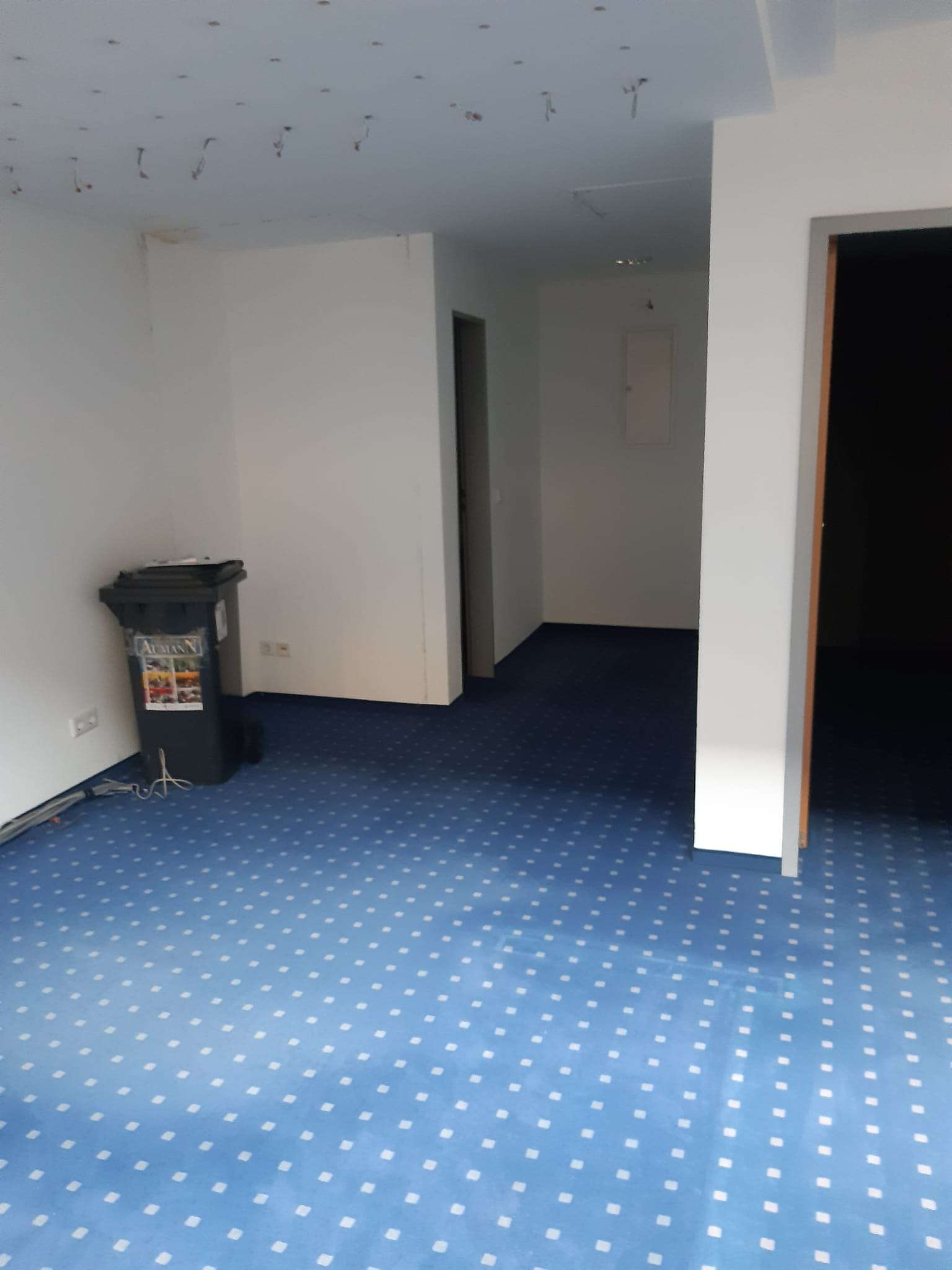 Heiligenhaus / Gewerbefläche in zentraler Einkaufspassage auf 2 Etagen zu vermieten