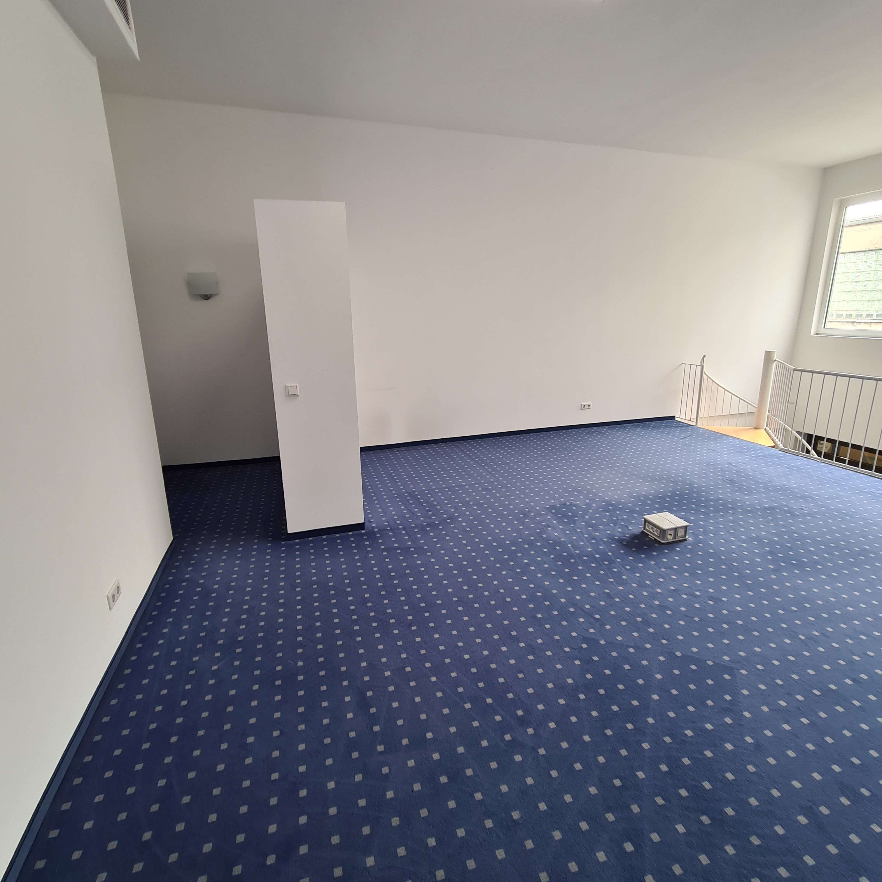 Heiligenhaus / Gewerbefläche in zentraler Einkaufspassage auf 2 Etagen zu vermieten