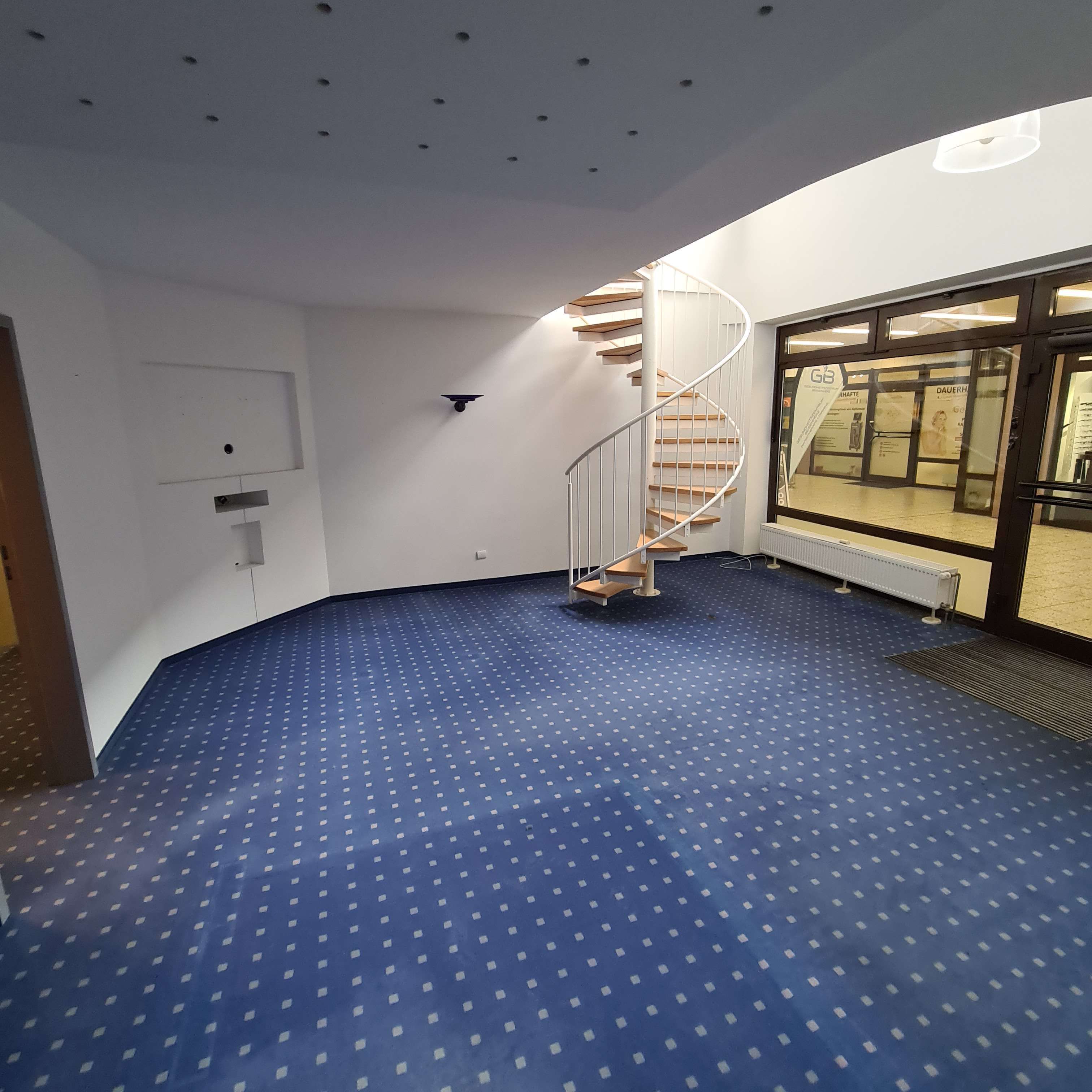 Heiligenhaus / Gewerbefläche in zentraler Einkaufspassage auf 2 Etagen zu vermieten